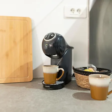 Apartment T2 - 1a 4p - Aeroport & Airbus - Parking Prive - Climatisation *