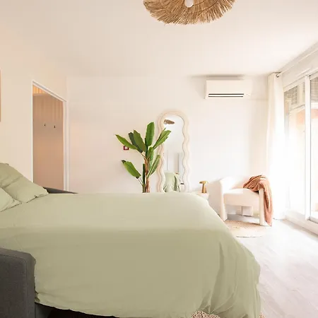 Apartment T2 - 1a 4p - Aeroport & Airbus - Parking Prive - Climatisation