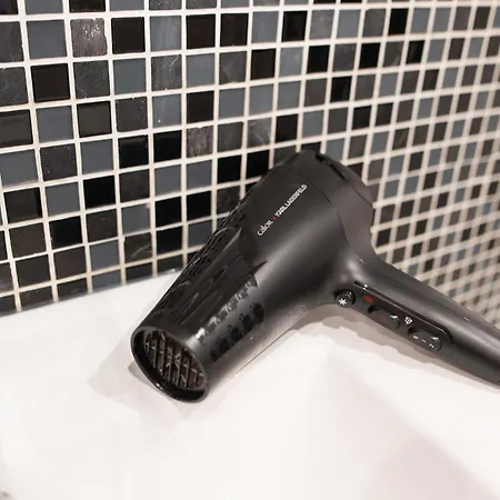 Apartment T2 - 1a 4p - Aeroport & Airbus - Parking Prive - Climatisation