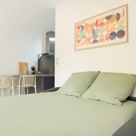 Apartment T2 - 1a 4p - Aeroport & Airbus - Parking Prive - Climatisation