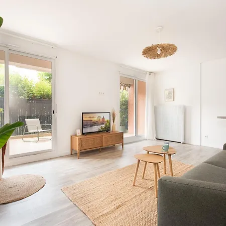 Apartment T2 - 1a 4p - Aeroport & Airbus - Parking Prive - Climatisation *